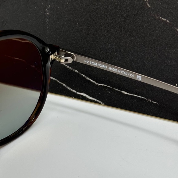 NEW TOM FORD TF909 52Q UNISEX SUNGLASSES TOM FORD SAMSON TF0909/S - Picture 7 of 9